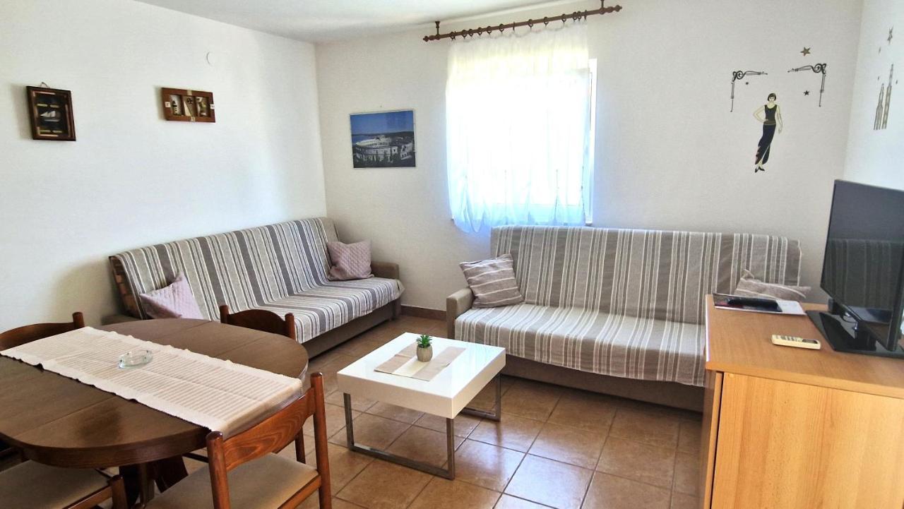 Apartment Hrzina Đảo Krk Ngoại thất bức ảnh