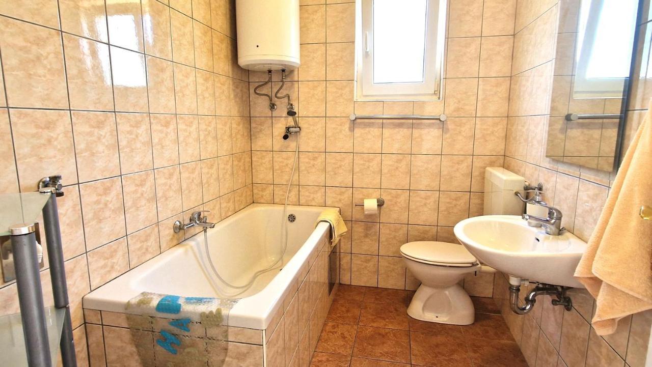 Apartment Hrzina Đảo Krk Ngoại thất bức ảnh