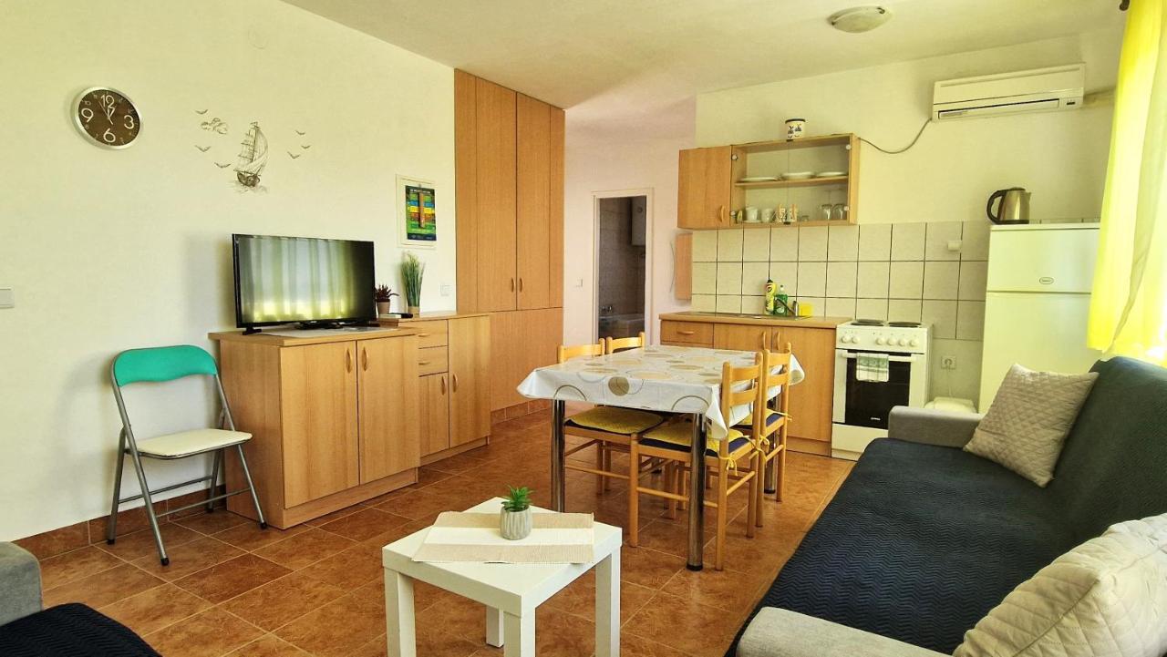 Apartment Hrzina Đảo Krk Ngoại thất bức ảnh